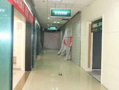 将撤掉部门旧大门面为年后新品上市做预备